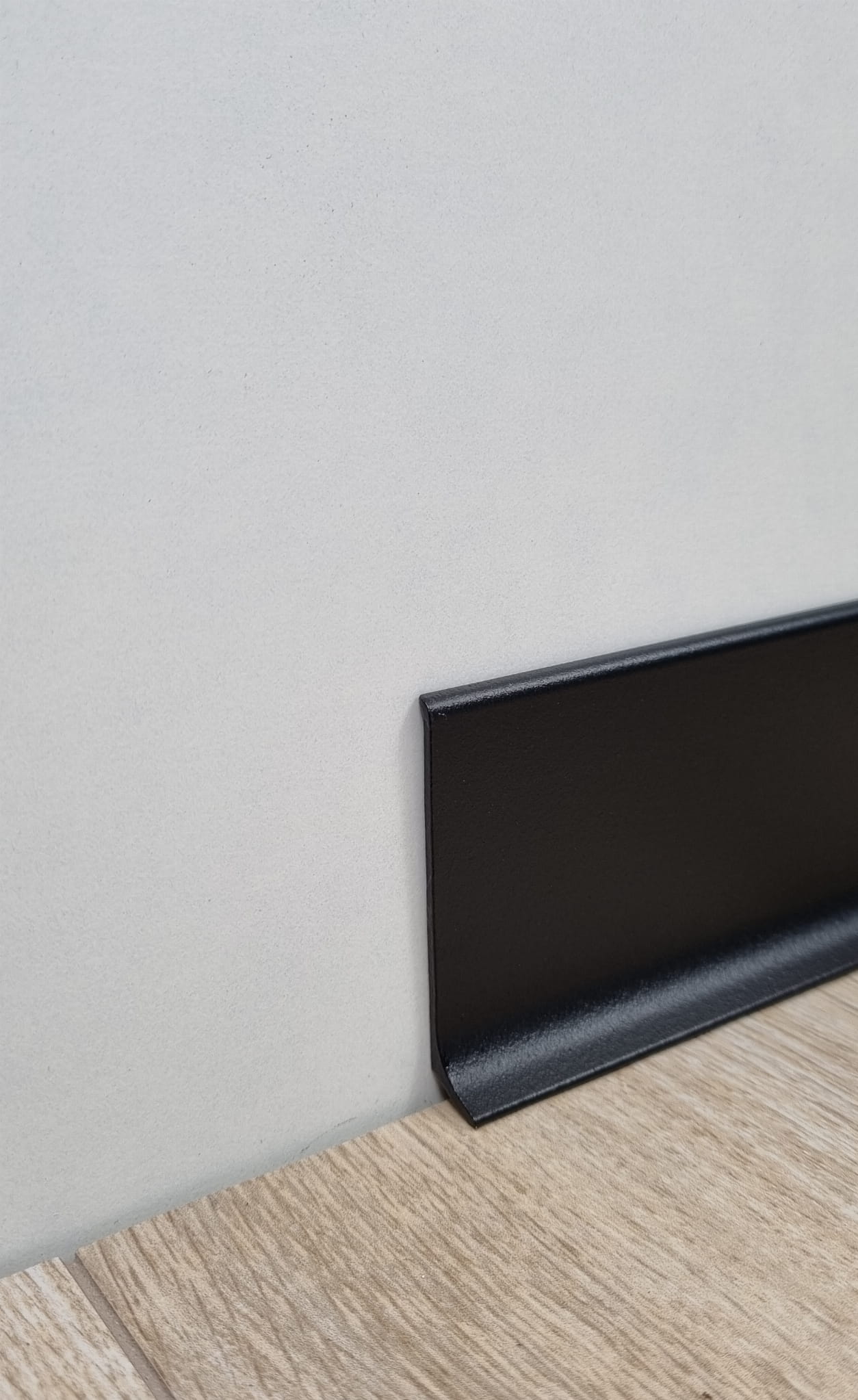 Listwa przypodłogowa Metal line 90 Czarny ST 6 cm 