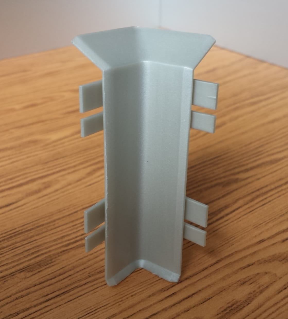 Narożnik wewnętrzny do listew METAL LINE 95 komplet 4 szt.